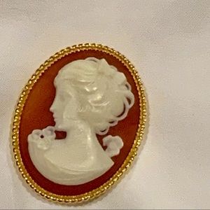 Vintage Cameo Brooch